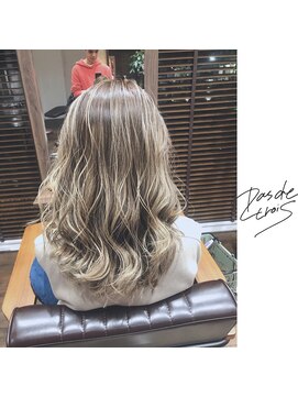 パドトロワ(Pas de trois) 新潟×バレイヤージュ×ハイライト×ロイヤルミルクティーカラー