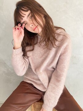 シアン(SYAN) ショートバングミディヘア