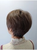白髪を染め過ぎないショート