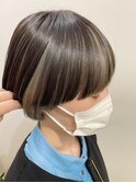 アンブレラカラーシルバーアッシュ/インナーカラーワイドバング
