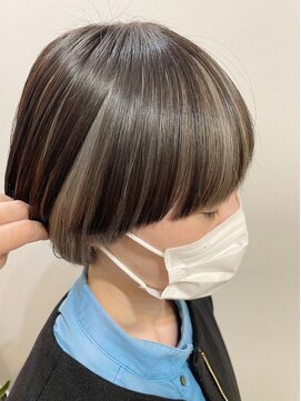 グーフィートーキョー 銀座(Goofy Tokyo) アンブレラカラーシルバーアッシュ/インナーカラーワイドバング