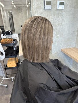 エピ(epi) balayage/切りっぱなしボブ