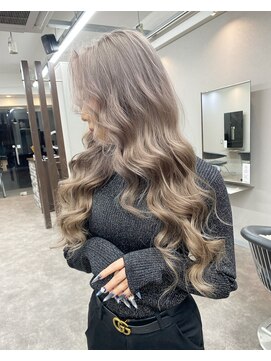 エミーバイモアムー(Emmie byMoremuu) ［南越谷YU-TA］グレージュカラー