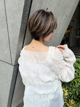 ノエ(Noe) くびれレイヤーショート/大人可愛いクールハイライト