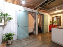 ナチュラ(NATURA)の雰囲気（日差しが差し込む店内は居心地◎ゆったりお過ごし下さい♪）