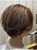 ショートボブ×白髪ぼかし×ハイライト