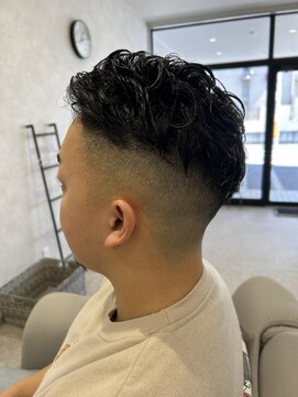 バーバーサンクチュアリ(Barber Sanctuary) ナチュラルオールバックｘフェード