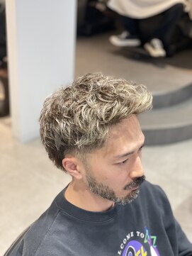 グルーマーズトウキョウ 渋谷店(GROOMER/S TOKYO) マレットヘア フェードカット ハイライトカラー 外国人風カラー