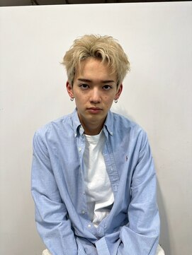 ヒュー 広島(HEW) マッシュウルフ/短髪黒髪/ツーブロック/刈り上げ/センターパート