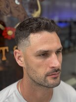 フォーコーナーズ(Four Corners)&nbsp;スキンフェードツーブロック刈り上げジェットモヒカンマンバン