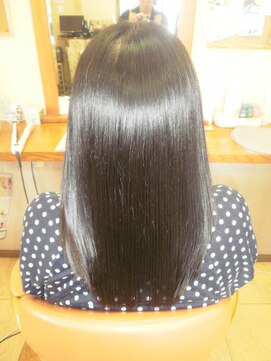 ティーダ(Tida) ツヤ髪ストレート