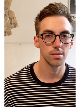 メリケンバーバーショップ コウベ(MERICAN BARBERSHOP KOBE) ビジネス サイドパートメガネにイメチェン