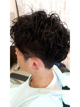 オッジ ヘアー ジャッロ(Oggi Hair giallo) カール&スパイラルパーマ