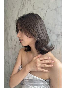 トリア(the tria) 大人かわいいの王道ミディアムレイヤー