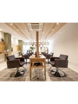 【女性スタイリストのみ】毎日忙しいママにもやさしい♪お子様と一緒にご来店もOK！お気軽にご来店下さい◎