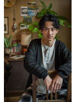 シャル 町田(shalu)&nbsp;ツイストスパイラルウル　センターパート　黒髪大人ワイルド