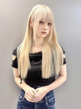 ロングストレートヘア　ホワイトブロンド