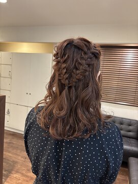 セレスト 心斎橋店(CELESTE) 編み込みハーフアップスタイル