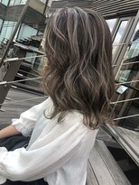 ミィ 浦和(mee)&nbsp;【mee.】　くびれミディ　コントラストハイライト