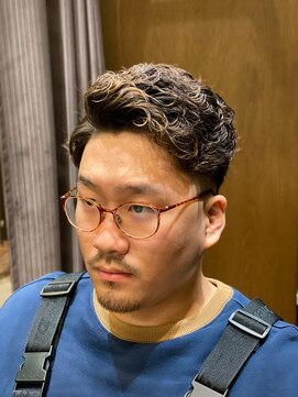ヒロギンザバーバーショップ 丸の内店(HIRO GINZA BARBER SHOP) フェードカット×ツーブロックパーマ