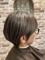 ヴィアンカ(Vianca)&nbsp;【白髪ぼかしハイライト×耳掛けショート】