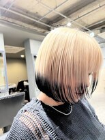 ニフティ(NIFTY)&nbsp;ホワイトブロンド×裾ブラック×ボブ/裾カラー/熊本/上通