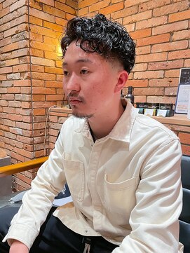 ローサムカットワークス(LOSOME CUT WORKS) フェードスキンフェードツーブロック刈り上げフェザーアップ