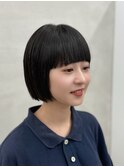 切りっぱなしスタイル前髪ぱっつんボブスタイル