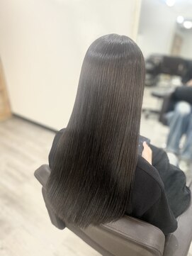 ミザルー(Misirlou) 艶×暗髪グレージュ