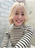 ホワイトブロンド・レイヤーボブ
