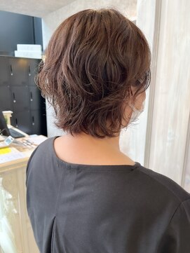 キャアリー(Caary) 福山人気くせ毛風パーマウルフスタイル簡単おしゃれ20代30代40代