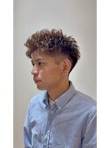 「短髪ショート」×「スパイラルパーマ」