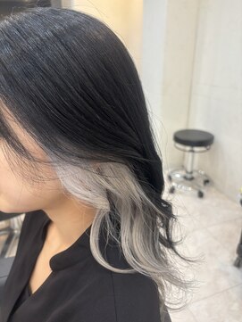 エリス ウメダ(Eliss umeda) ホワイトインナーカラー