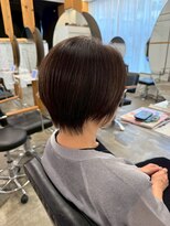 アコロン 武蔵小杉(acoron.) 面ツヤ×きゅっと襟足の“コンパクトくびれショート”