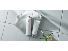 五感を満たす最上質ケア。髪本来の美しさと、心まで潤う上質ヘアケア体験を。
