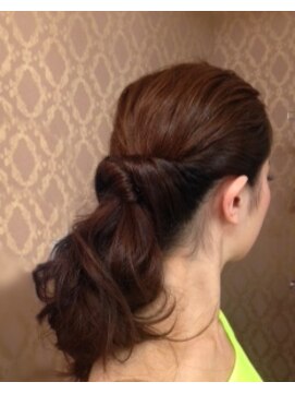 ハレ 中目黒(hale) サイドツイストポニー