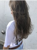 たっぷりハイライトホワイトベージュ×無造作ふわロング