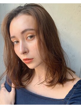 イコ(iko) ベージュ。波ウェーブ。ロブ。２