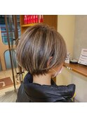 バレイヤージュ×ハイライト×ショートボブ×ベージュカラー