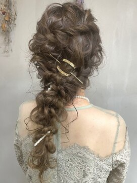 エクー(ECOO) 【　　　　華やか編み込みダウンアレンジ　　　】