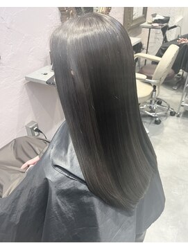フッタ(Futta) 暗髪ストレート【髪質髪質】【イルミナカラー】【西武新宿駅】