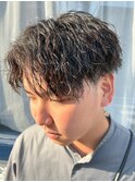 波巻きパーマセンターパートツーブロックスパイラルパーマ