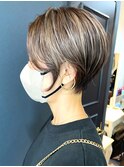 ハンサムショート×白髪ぼかしハイライト