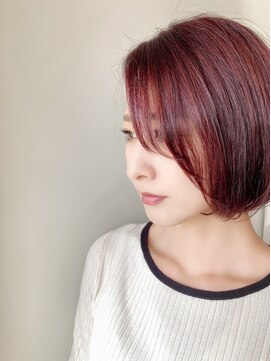 ラフ(RaF*) バーガンディー×大人可愛い耳かけ小顔ワンサイドショートボブ