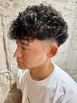 ニアウ 伊勢崎連取店(Niau)&nbsp;スペインカールスパイラルパーマツーブロック刈り上げフェード