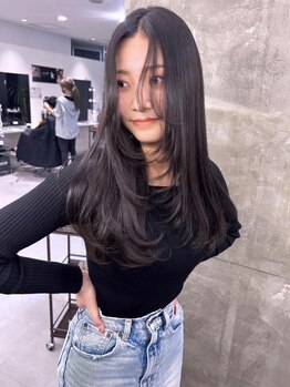 キング(K!ng)の写真/前髪が割れてしまう方にオススメ！フロントストレートと顔周りのレイヤーカットで結んでも可愛いデザインへ