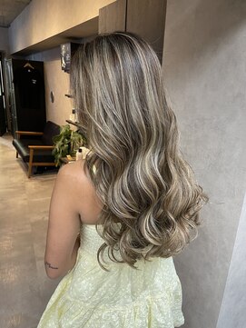 サニー 渋谷(SUNNY) バレイヤージュ、ハイライト、レイヤーロング、グレーベージュ