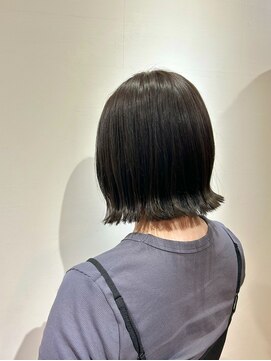 エム インターナショナル 白岡 キュート(EMU international CUTE) オリーブカラー　ぱつっとボブ