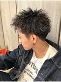 横顔キマるソフトツイストかき上げヘア　シルバーカラー
