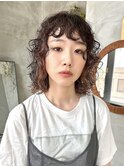くるくるスパイラルパーマ　ミディアムウルフレイヤーくせ毛